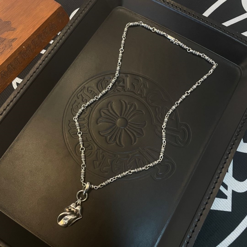 Ch**me He**ts necklaces